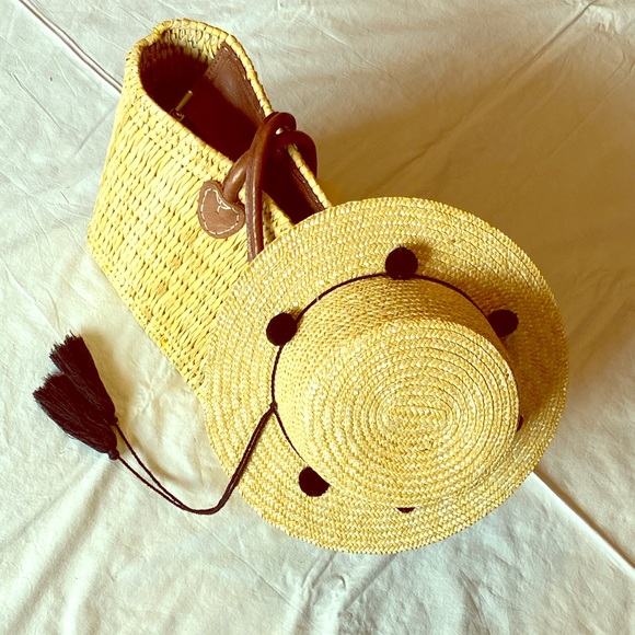NWT Adorable Sun Hat - Pom Pom Trim - Picture 2 of 2